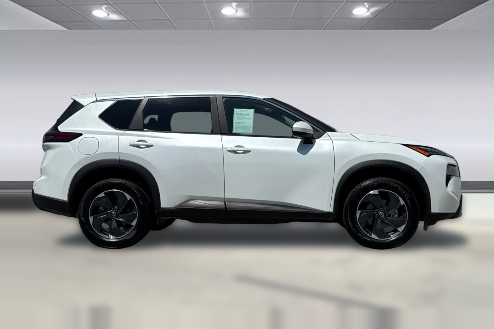 Used 2025 Nissan Rogue SV AWD/4WD image 8