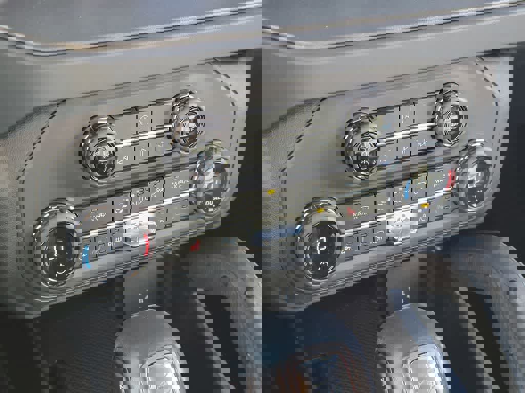 Used 2025 Ford Bronco Badlands image 21