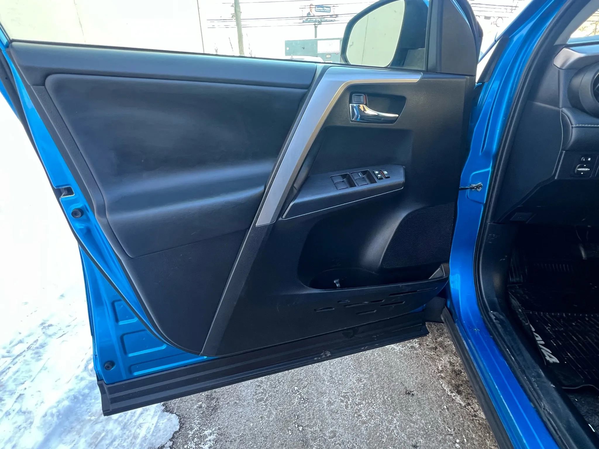 Used 2018 Toyota RAV4 XLE w/ Plus Extra Value Package image 21