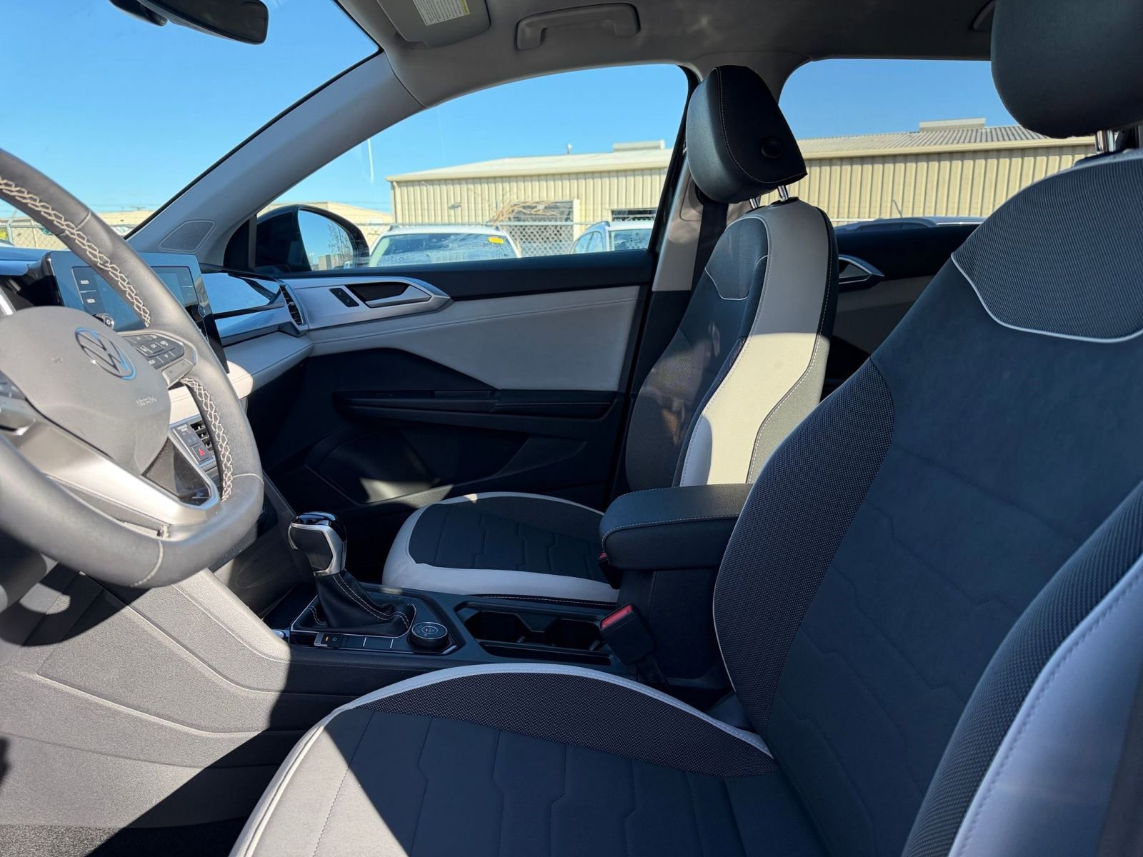 Used 2025 Volkswagen Taos SE image 27