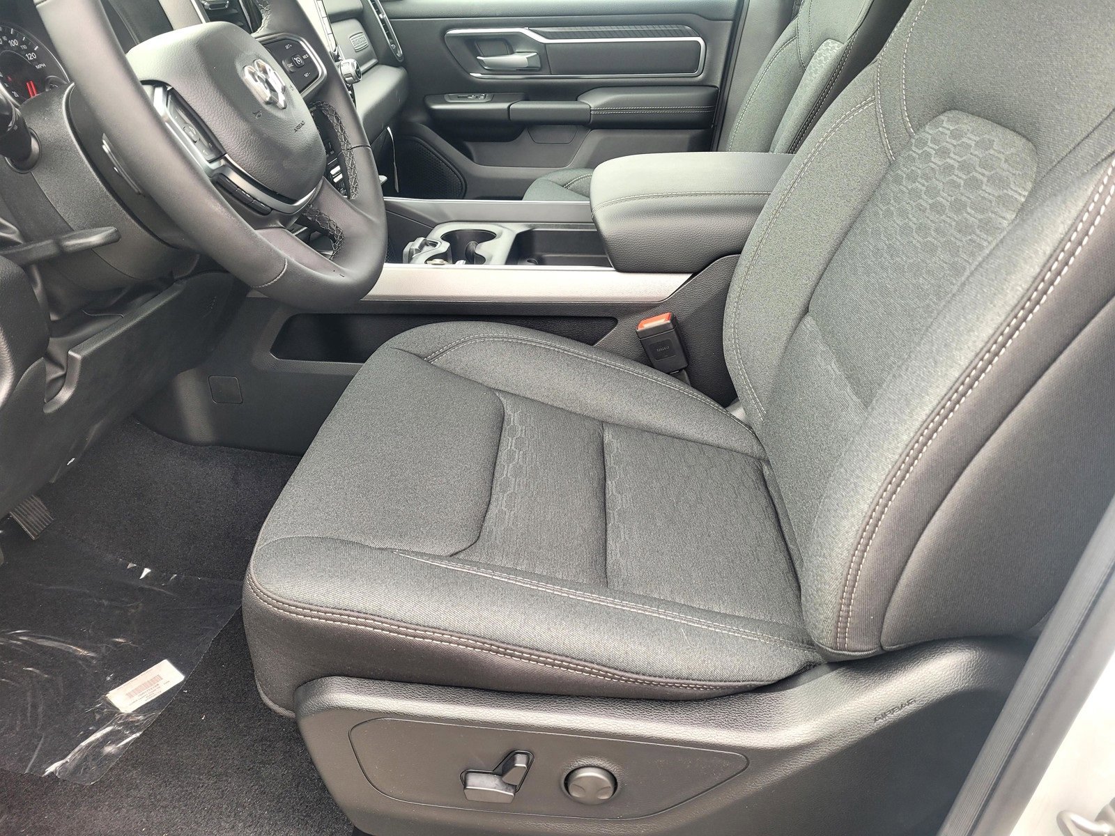 New 2026 RAM 1500 4x4 Crew Cab image 15