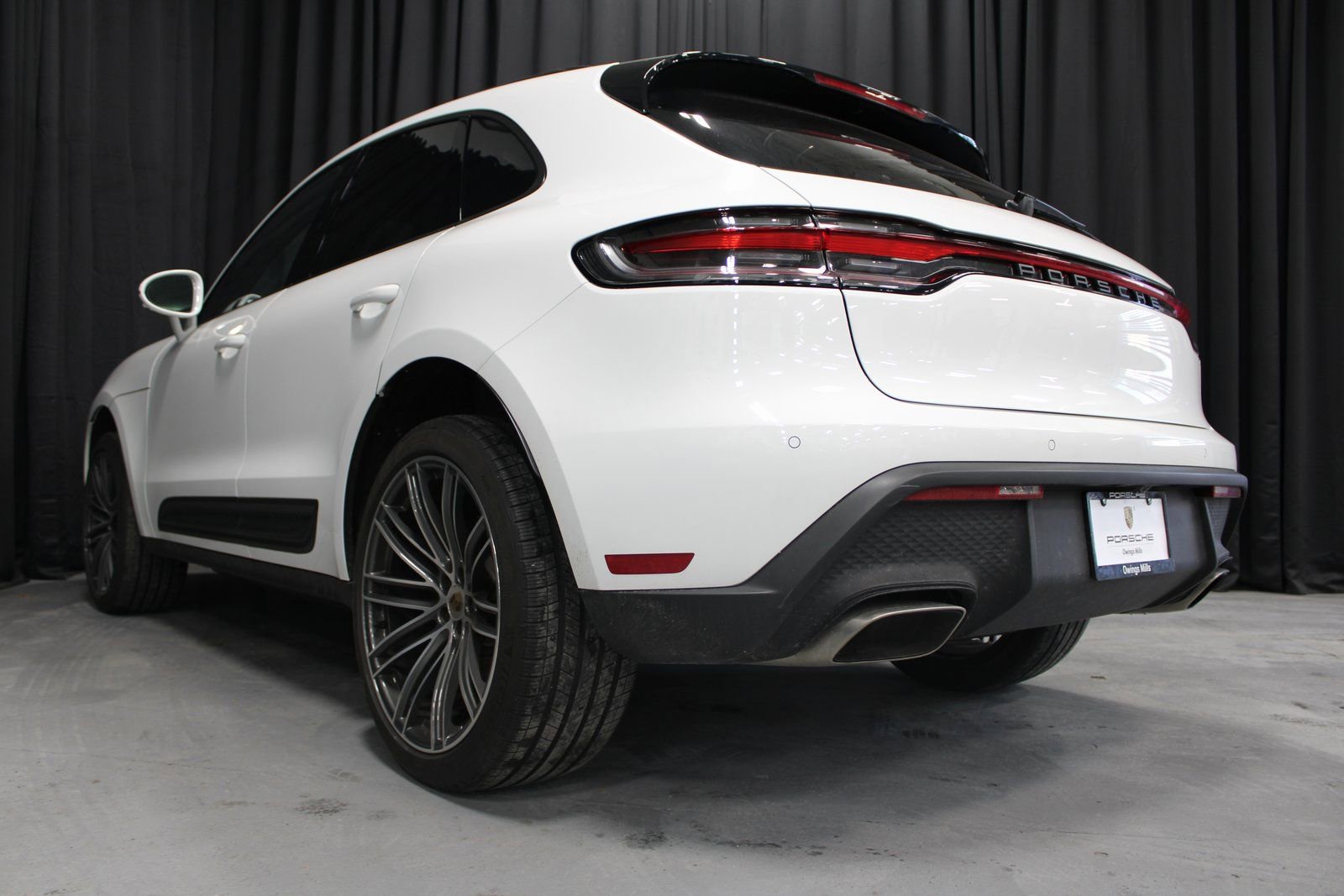 Certified 2025 Porsche Macan image 12