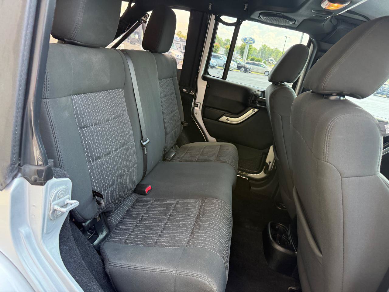 Used 2012 Jeep Wrangler Unlimited Sahara w/ Connectivity Group AWD/4WD image 17