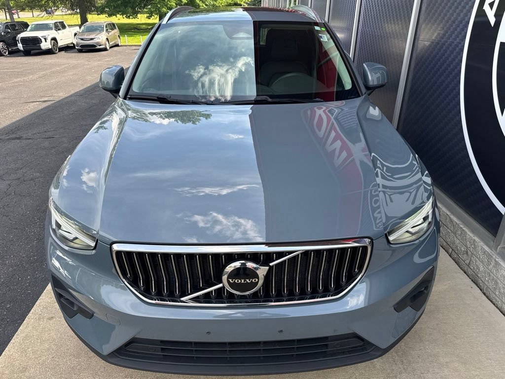 Used 2023 Volvo XC40 B5 Plus AWD/4WD image 9