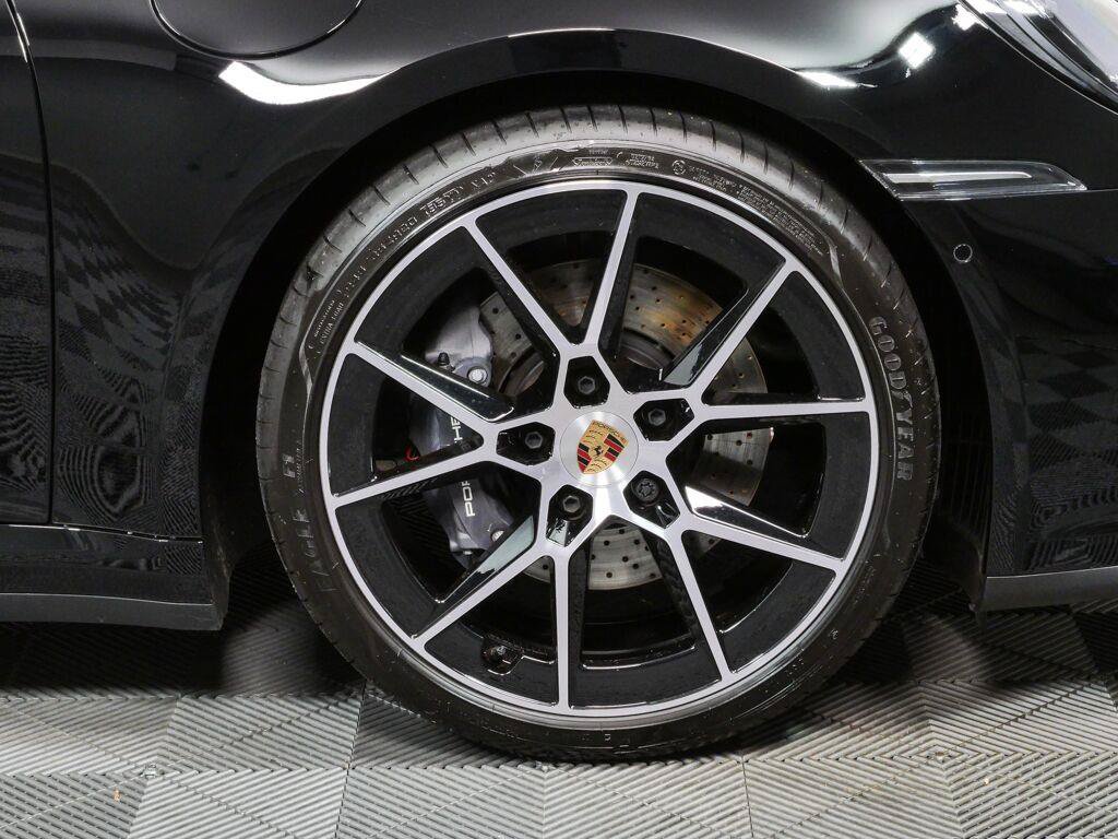 Certified 2025 Porsche 911 Carrera RWD image 33