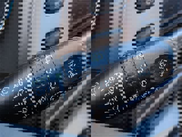 Used 2007 Pontiac Vibe w/ Sun And Sound Package image 22