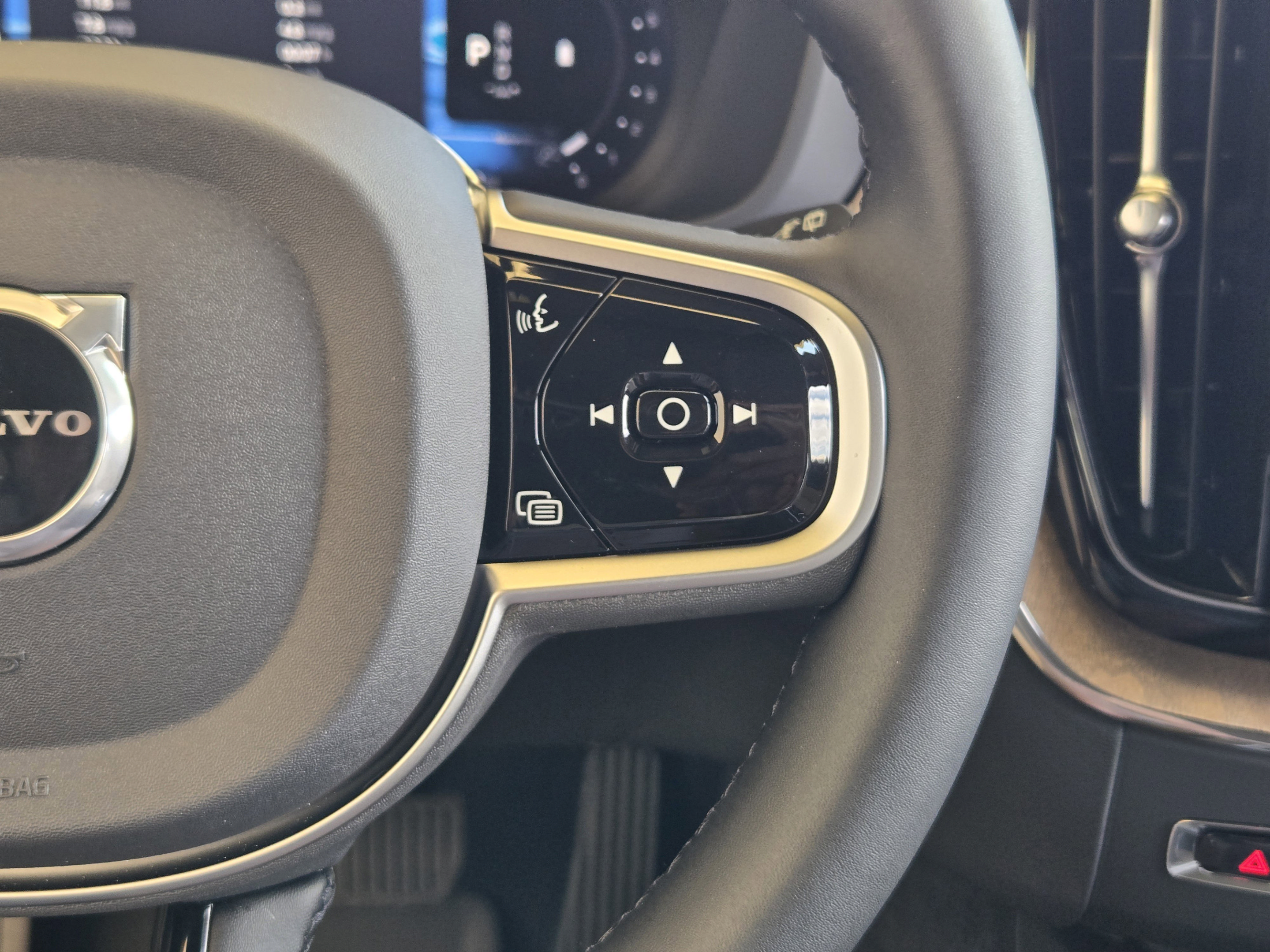 New 2026 Volvo XC60 B5 Plus w/ Protection Package Premier AWD/4WD image 24