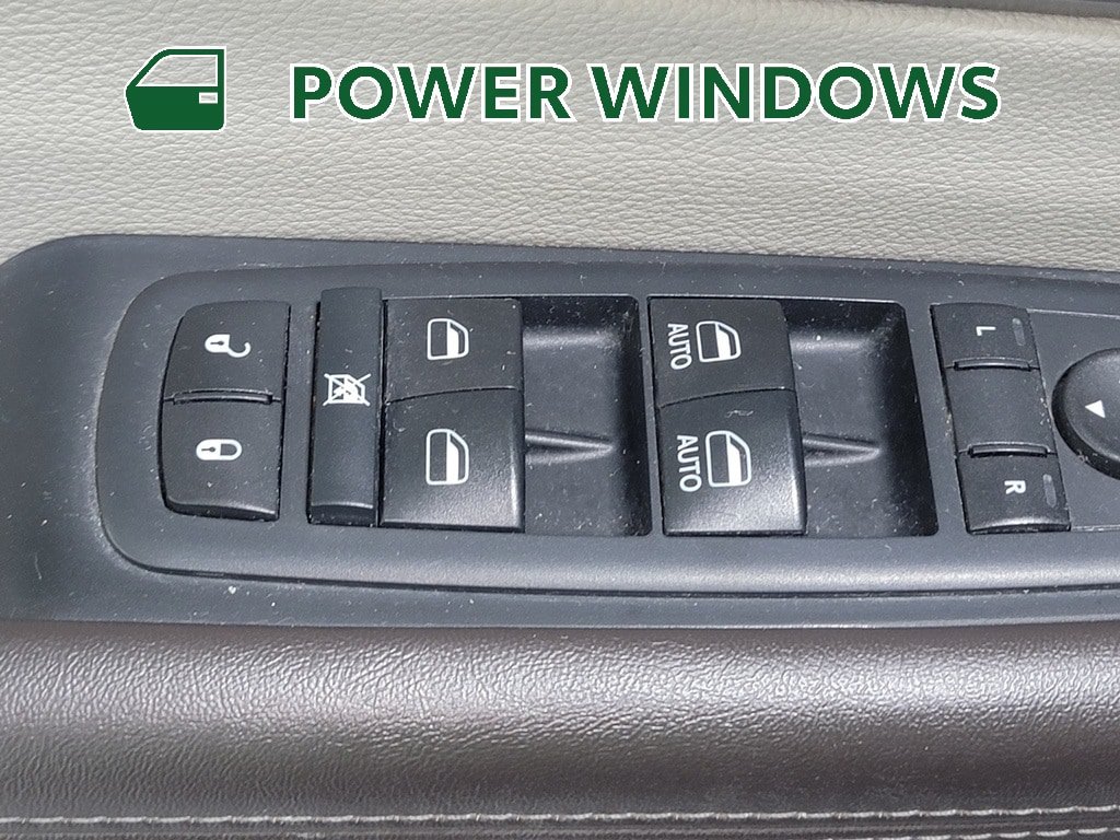 Used 2017 Chrysler Pacifica Touring-L FWD image 18