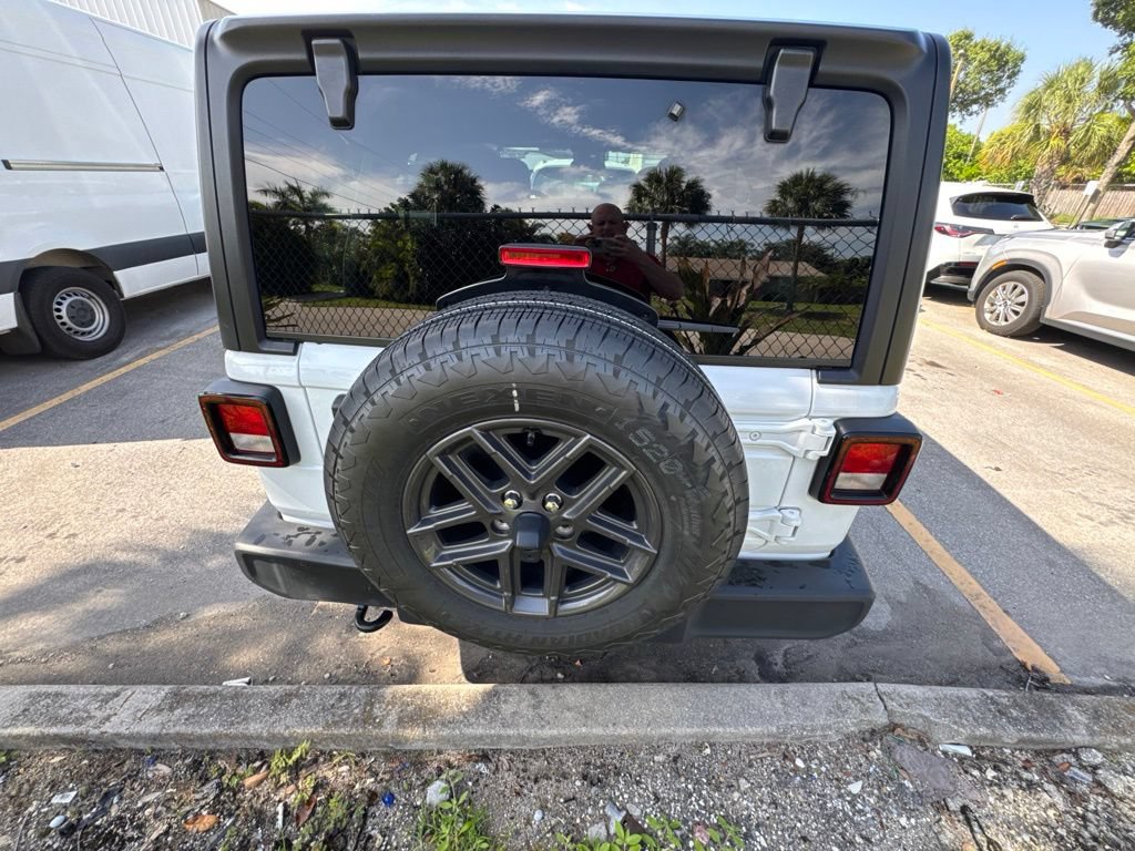Used 2025 Jeep Wrangler Unlimited Sport AWD/4WD image 31