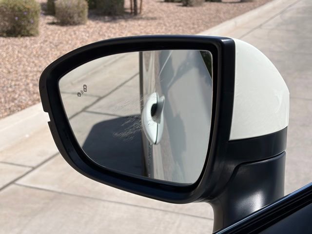 Used 2023 Nissan Pathfinder SL w/ Black Appearance Package image 22