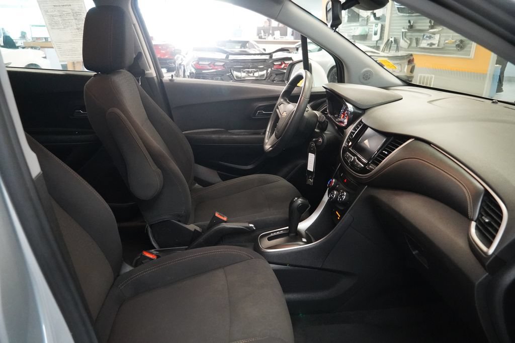 Used 2020 Chevrolet Trax LS AWD/4WD image 20