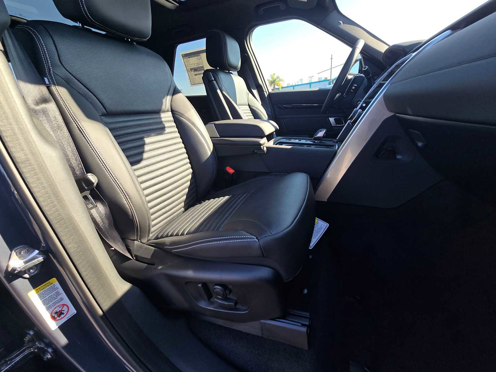 New 2025 Land Rover Discovery S image 11