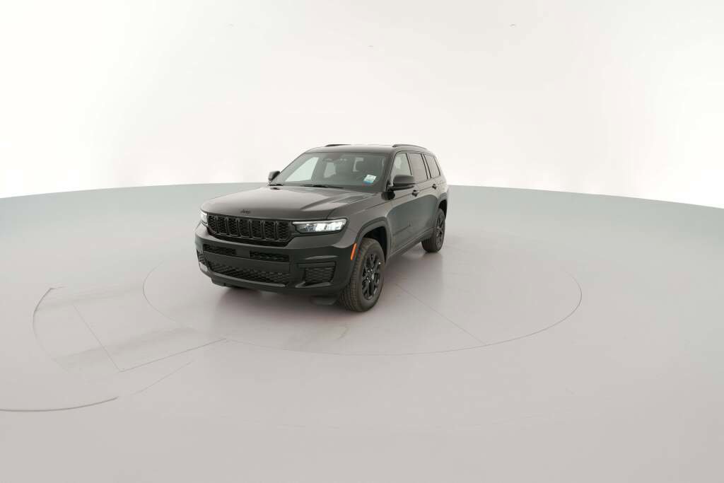 New 2025 Jeep Grand Cherokee L Laredo image 3