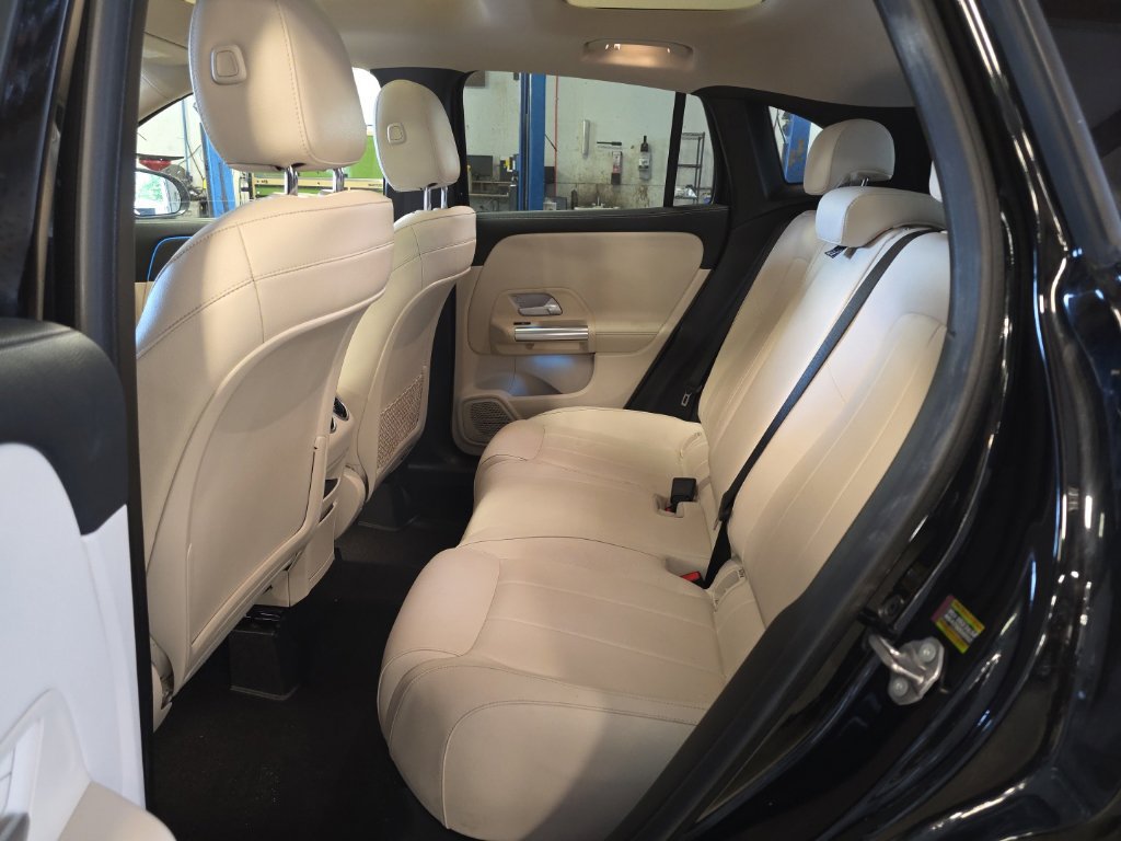 Used 2021 Mercedes-Benz GLA 250 w/ Premium Package image 5