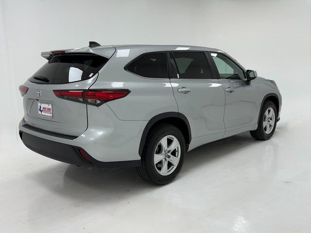 Used 2023 Toyota Highlander L FWD image 41