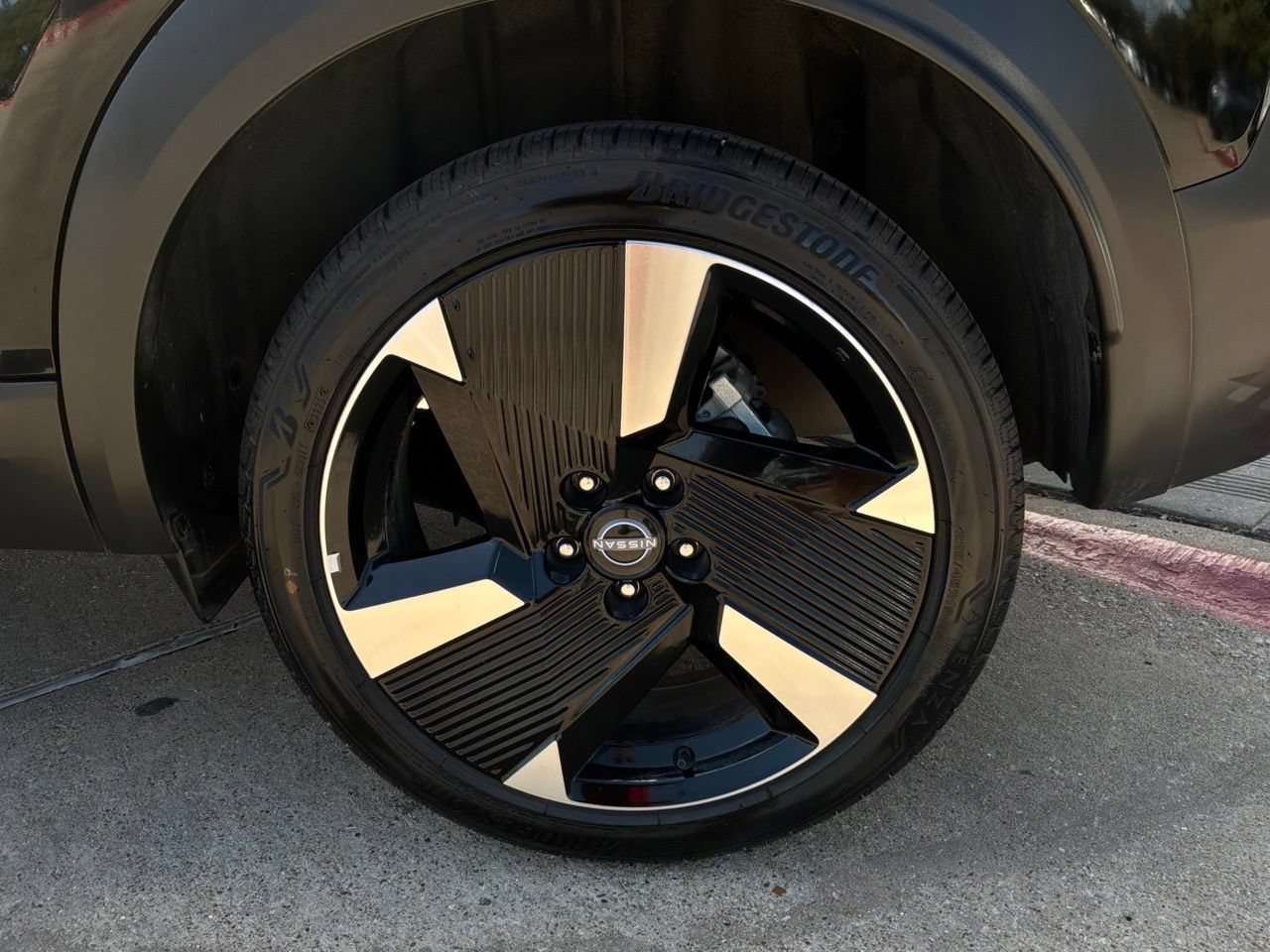 Used 2026 Nissan Kicks SR FWD image 9
