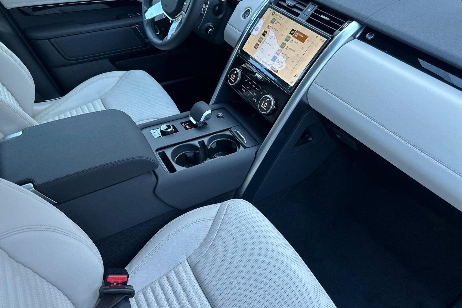 New 2026 Land Rover Discovery S AWD/4WD image 28