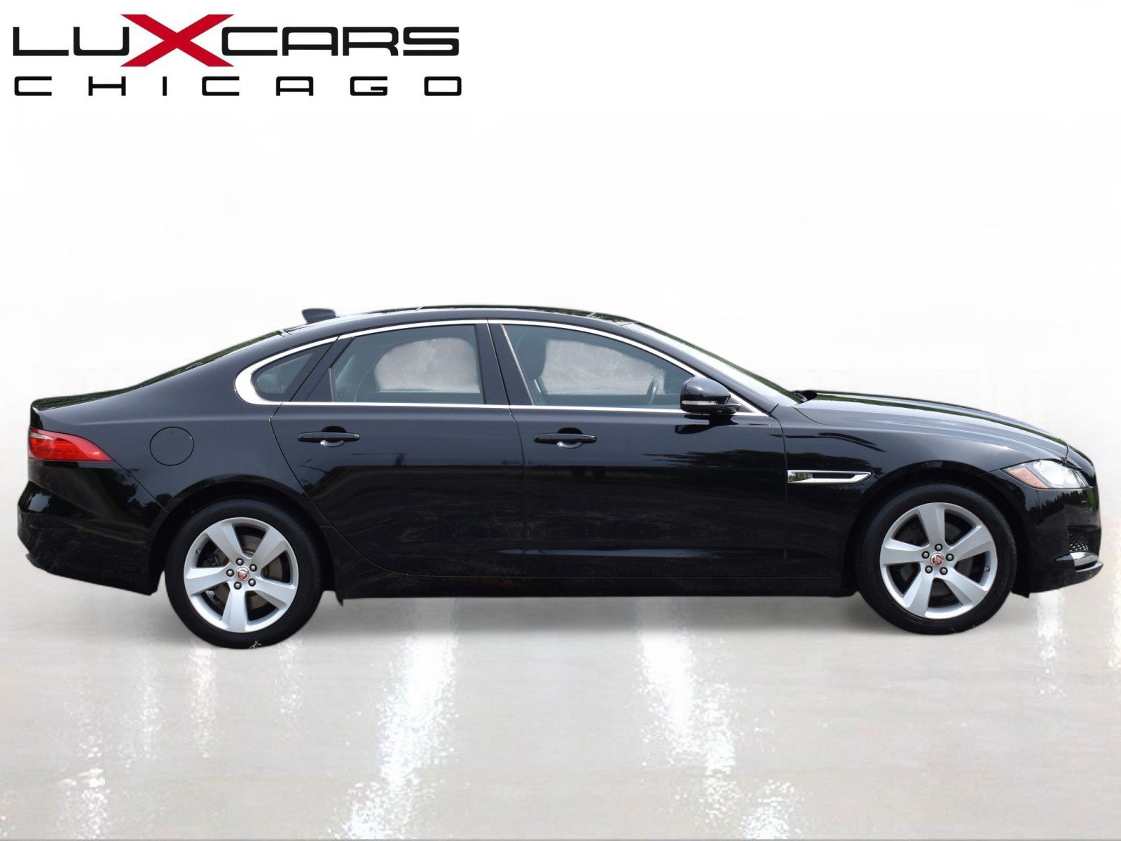 Used 2018 Jaguar XF AWD image 8