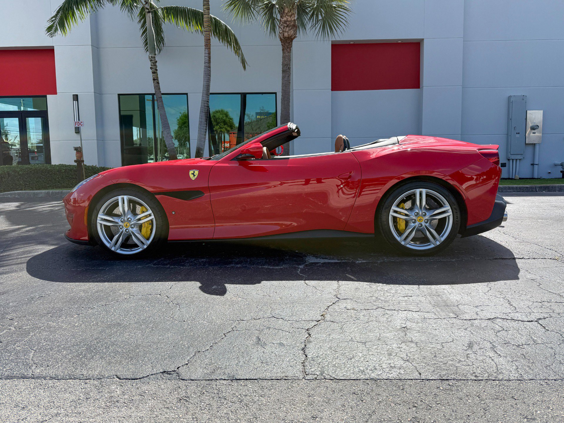 Used 2019 Ferrari Portofino RWD image 9