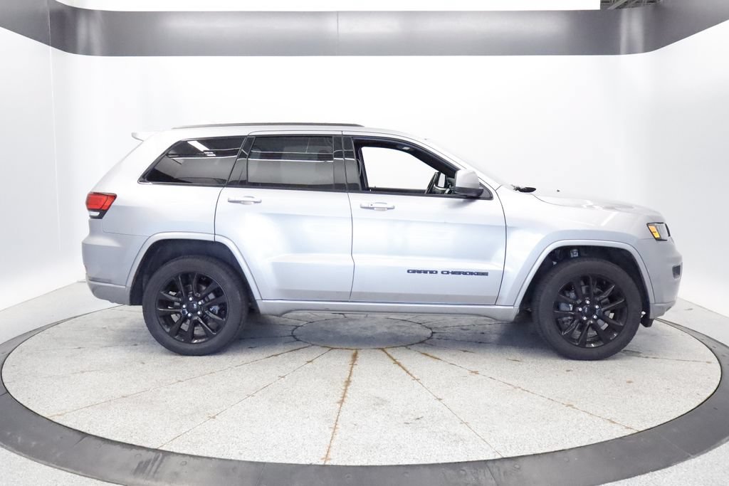 Certified 2021 Jeep Grand Cherokee Laredo X AWD/4WD image 8
