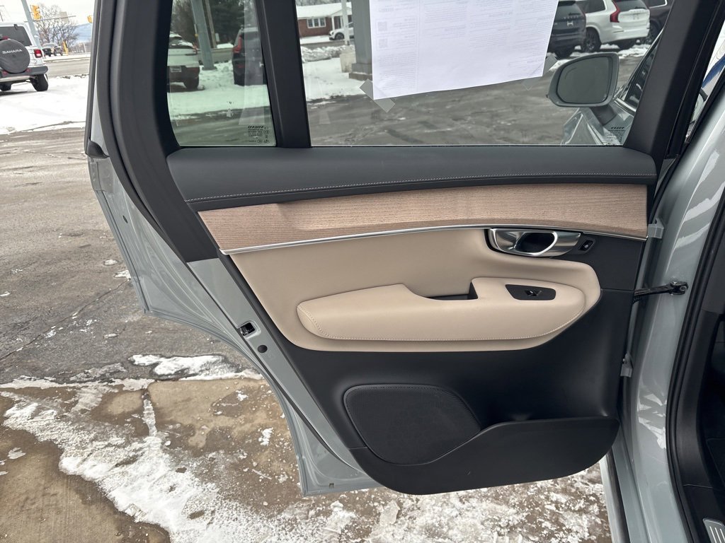 Certified 2025 Volvo XC90 B6 Plus image 36