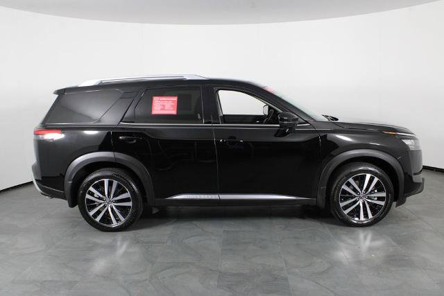 Certified 2025 Nissan Pathfinder Platinum w/ Black Appearance Package FWD image 12
