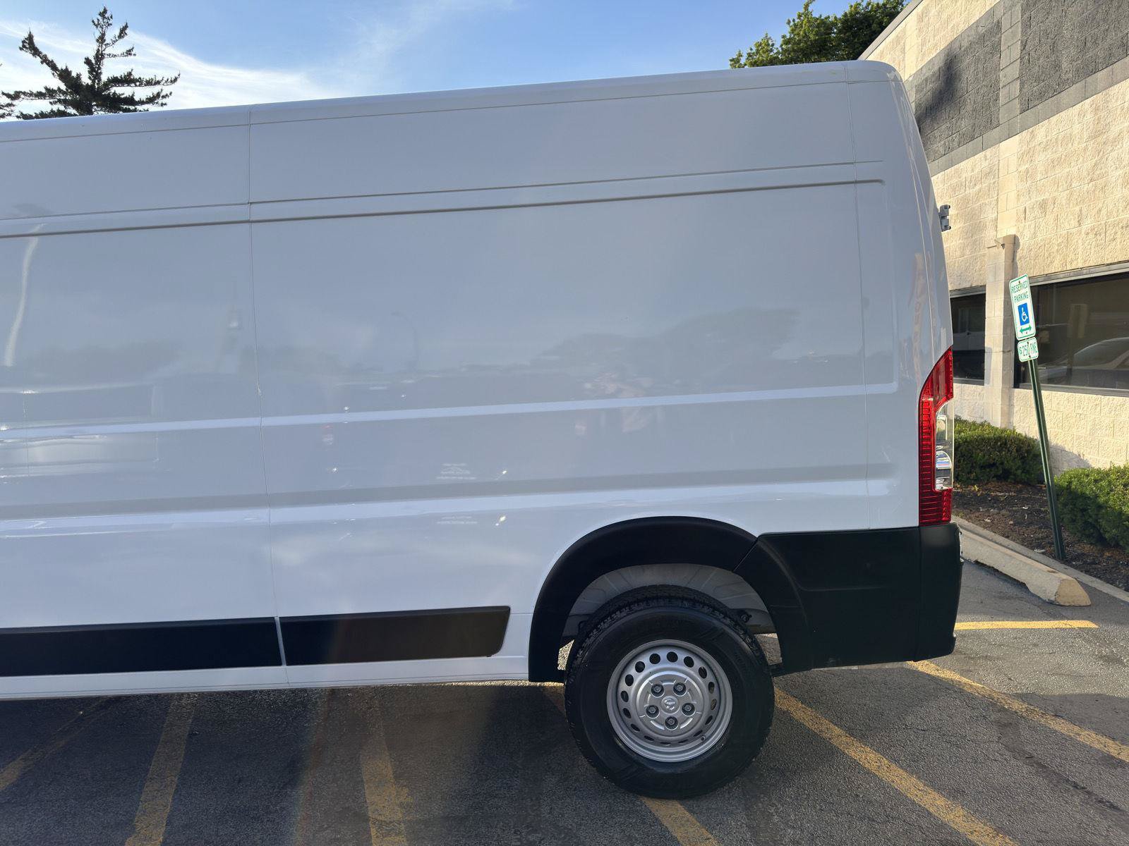 Used 2025 RAM ProMaster 2500 w/ Convenience Group FWD image 3