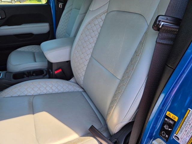 Used 2023 Jeep Gladiator Overland AWD/4WD image 2