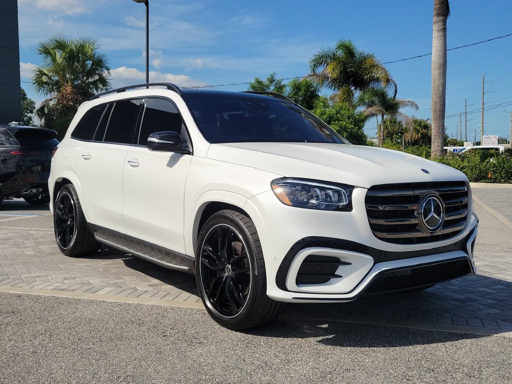 Used 2025 Mercedes-Benz GLS 580 4MATIC image 7