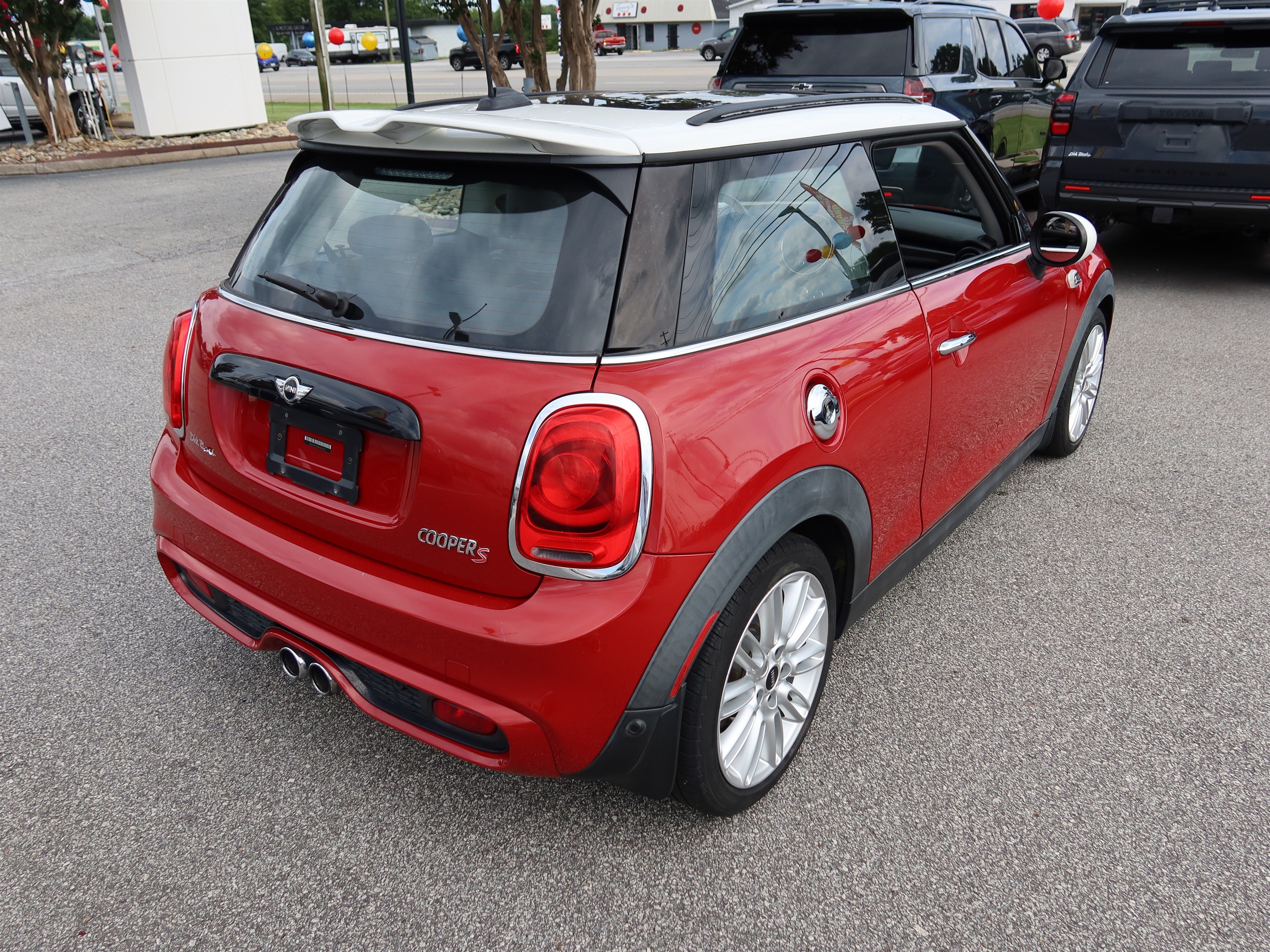 Used 2017 MINI Cooper S FWD image 4