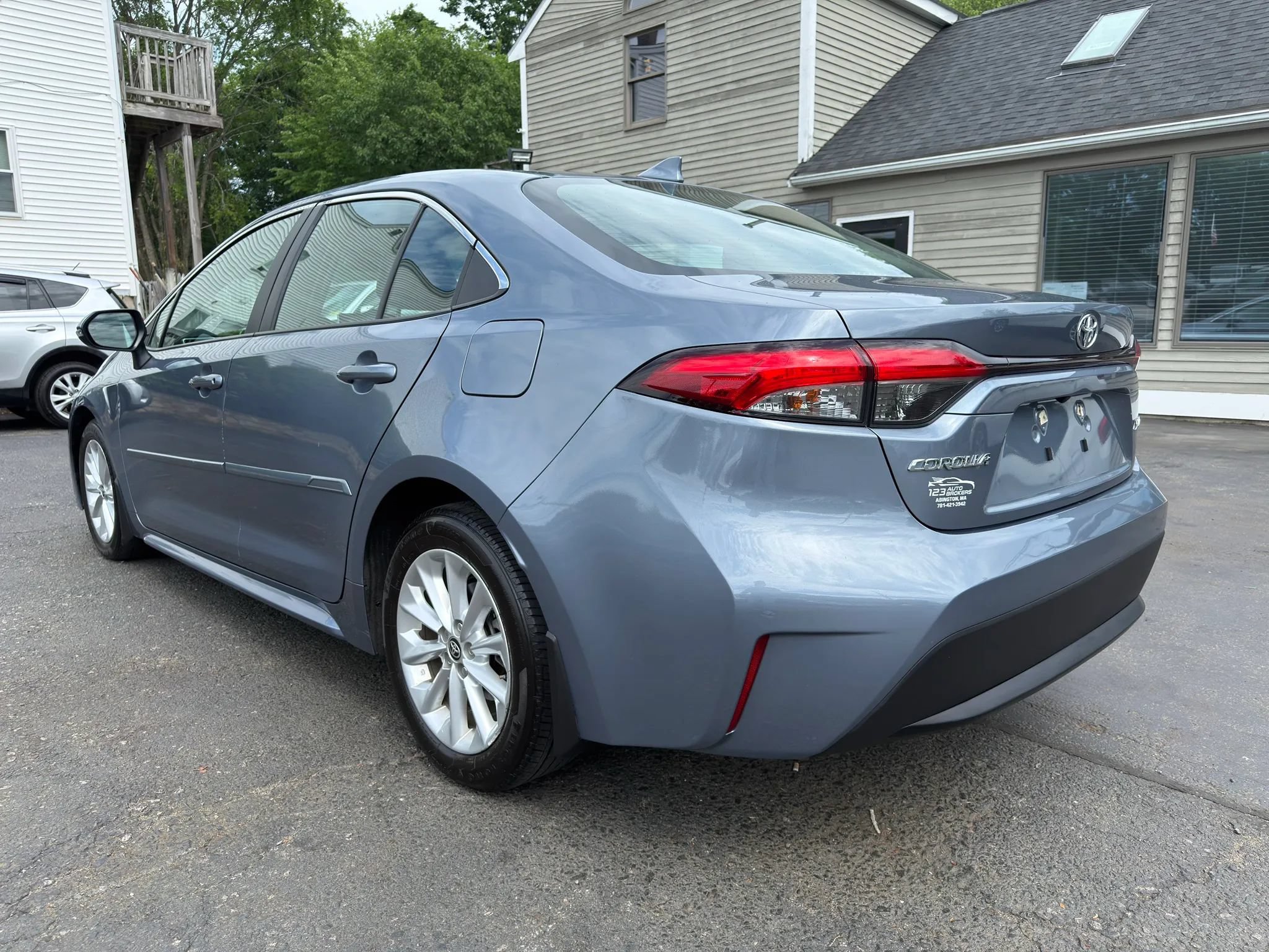 Used 2021 Toyota Corolla XLE FWD image 5