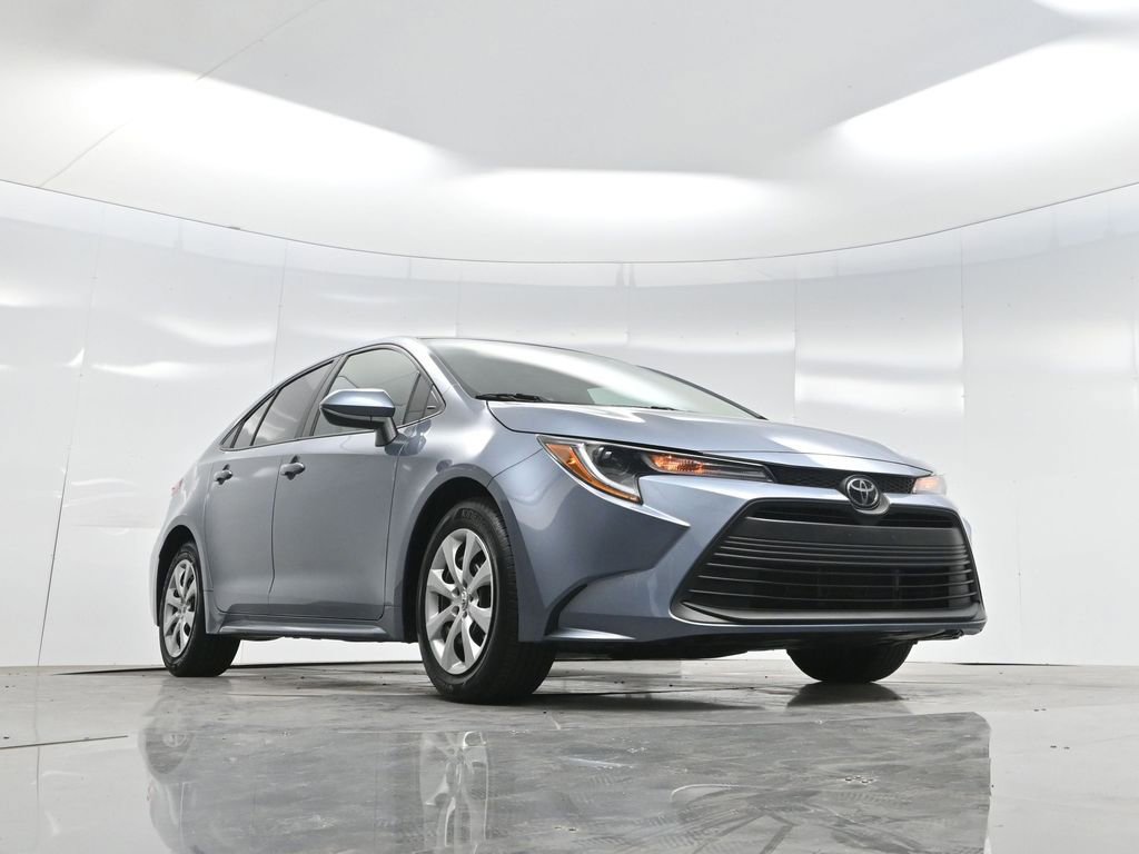 Used 2025 Toyota Corolla LE image 56