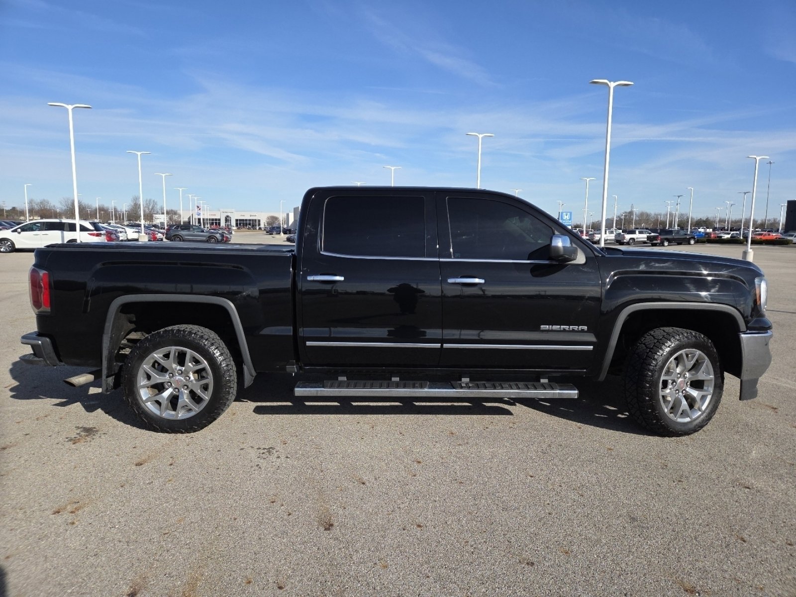 Used 2018 GMC Sierra 1500 SLT w/ SLT Premium Package image 19