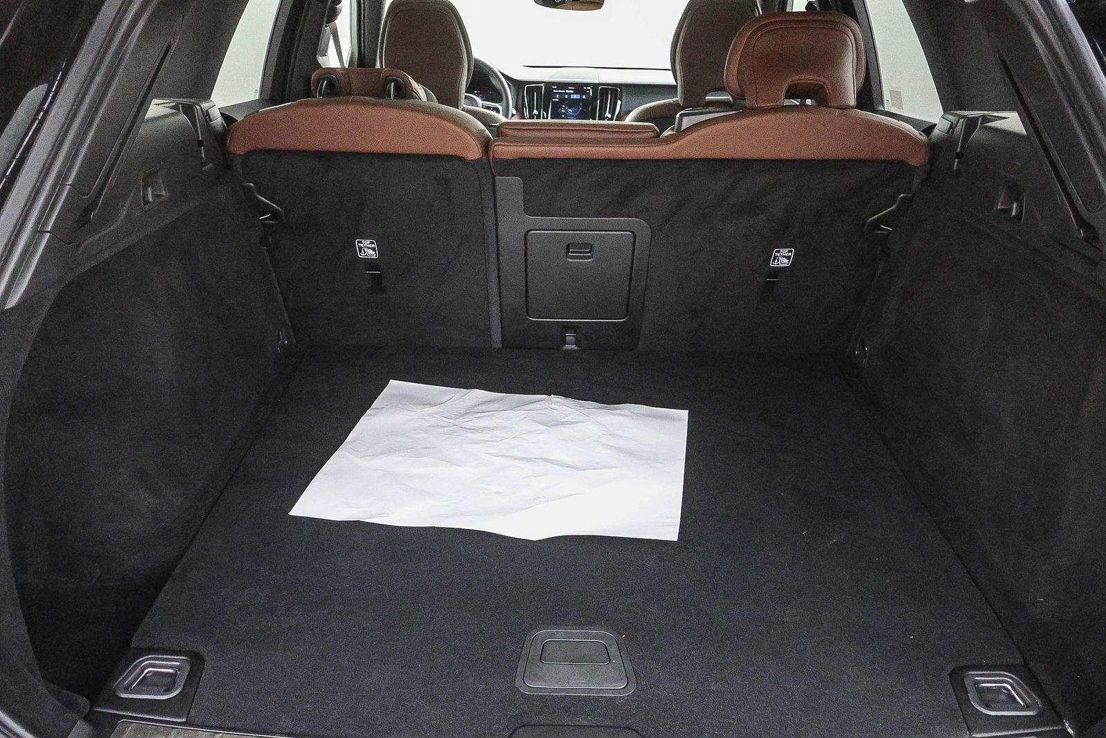 Used 2023 Volvo XC60 B5 Plus image 27