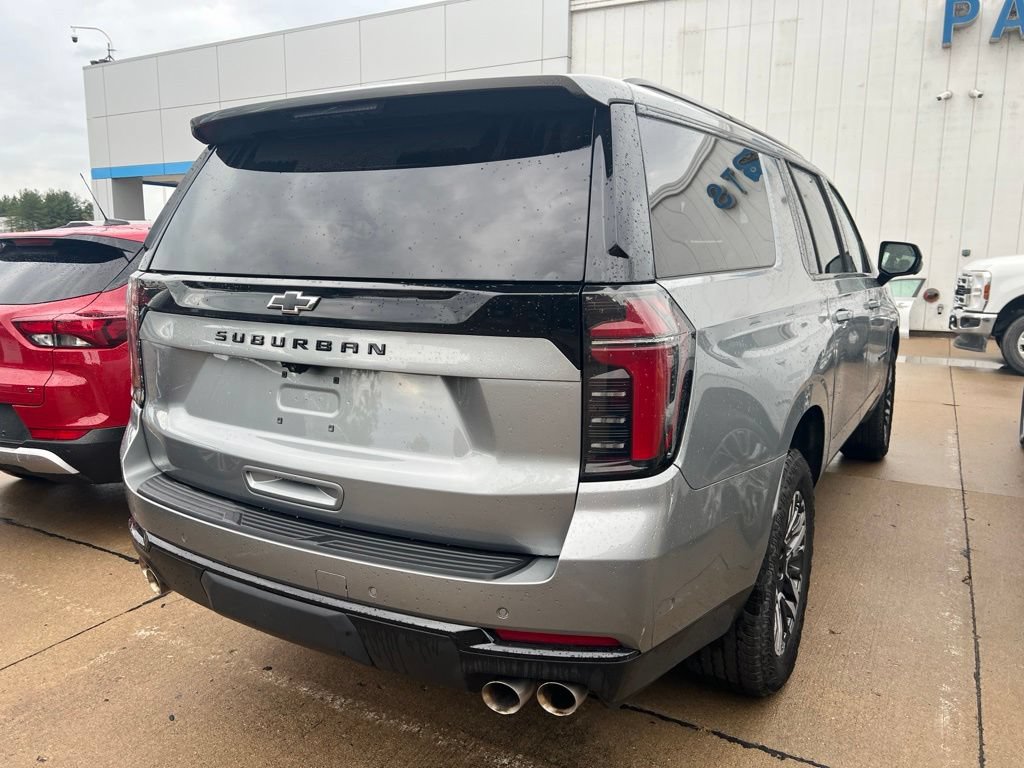 Used 2025 Chevrolet Suburban Z71 AWD/4WD image 4