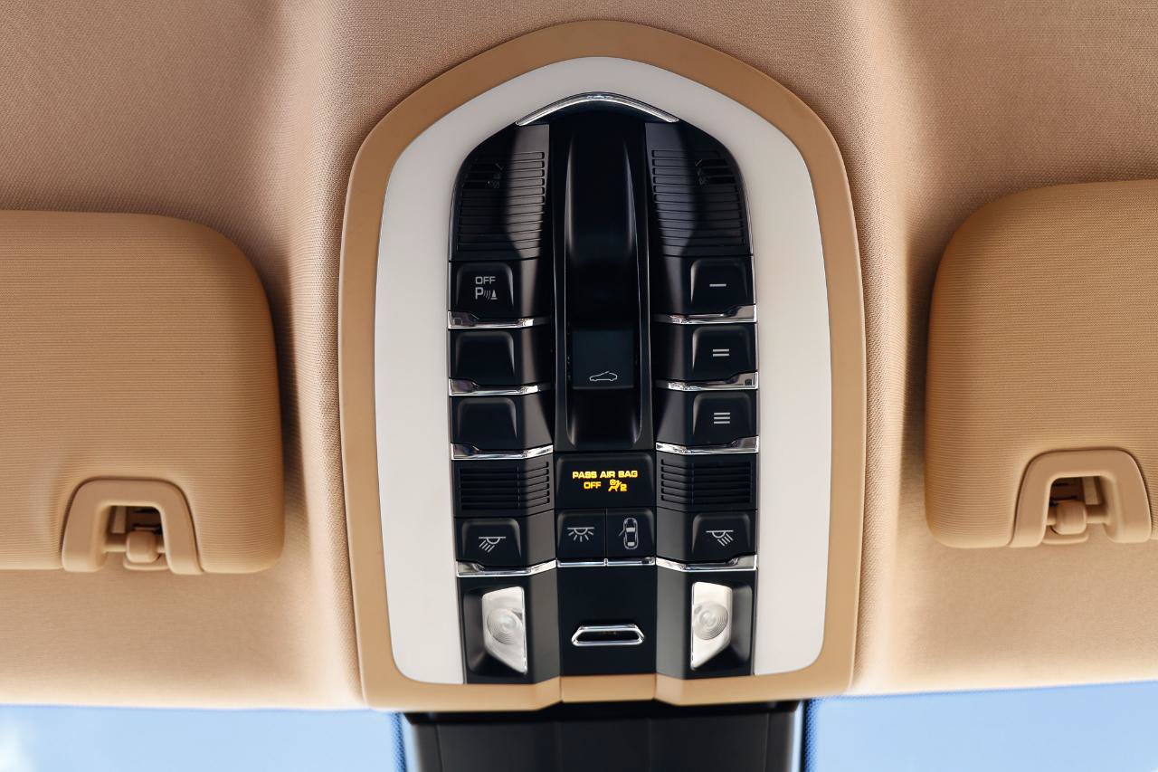 Used 2014 Porsche Panamera S RWD image 40