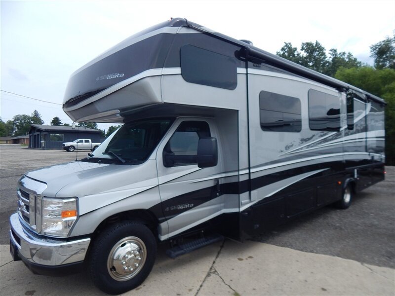 Used 2018 Ford E-450 and Econoline 450 Super Duty w/ Motorhome Prep Package RWD image 3