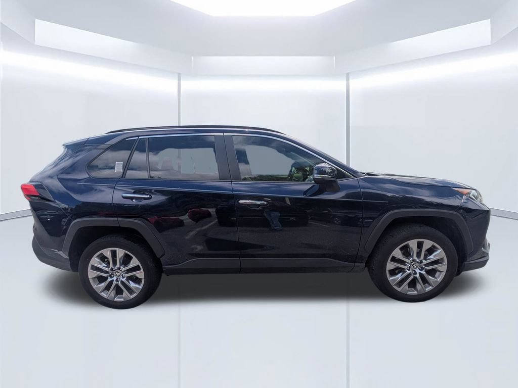 Used 2020 Toyota RAV4 Limited FWD image 13