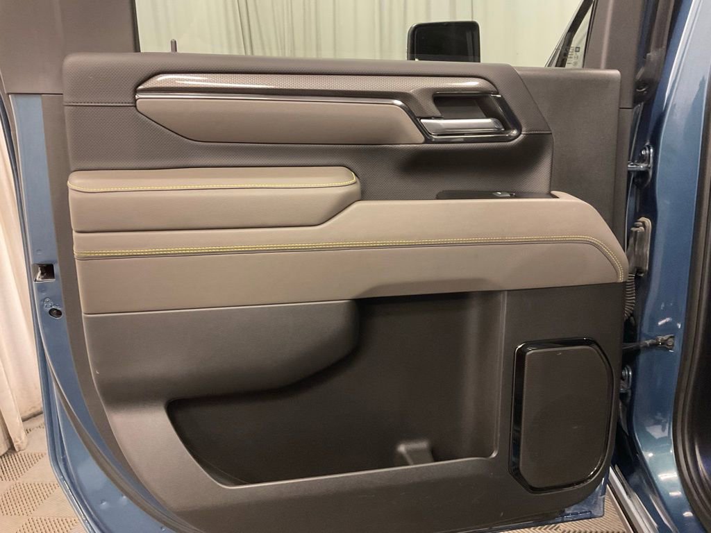 Used 2024 Chevrolet Silverado 2500 ZR2 w/ Technology Package image 31