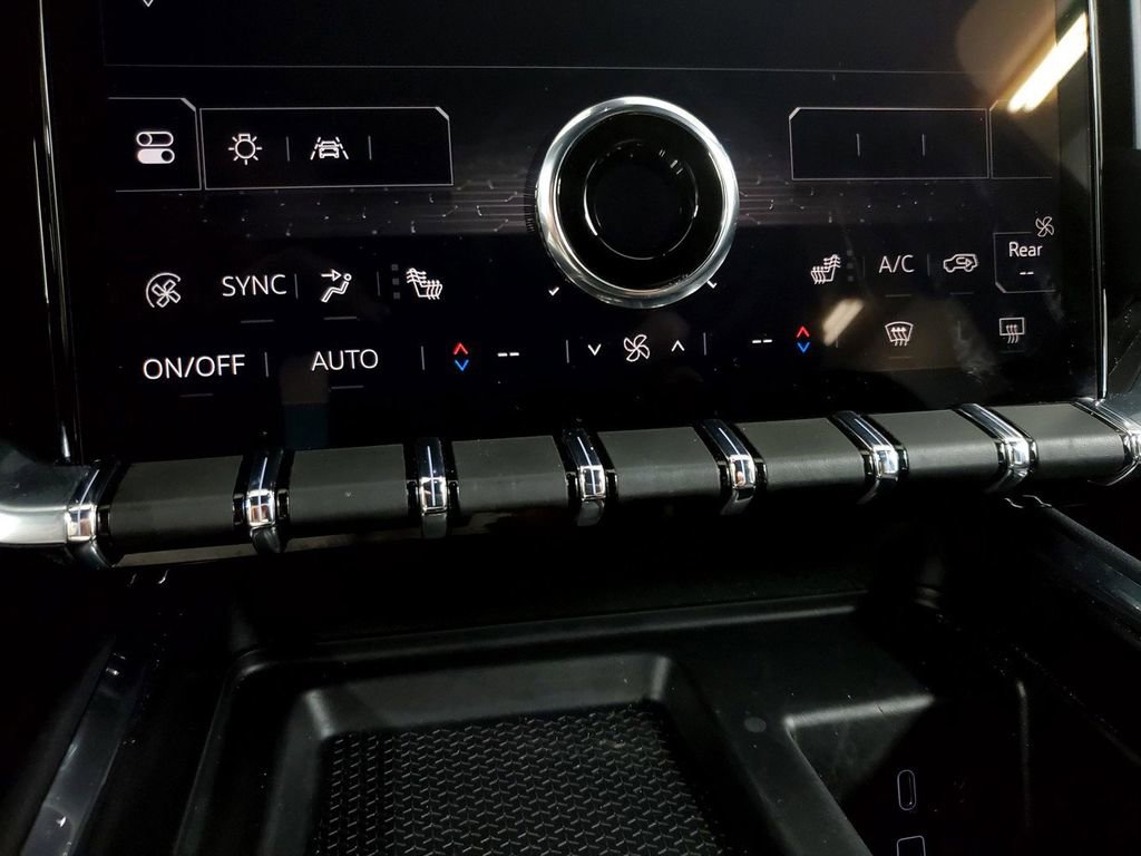 Used 2025 GMC Acadia Elevation image 16