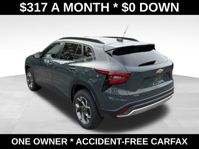 Used 2025 Chevrolet Trax LT FWD image 3