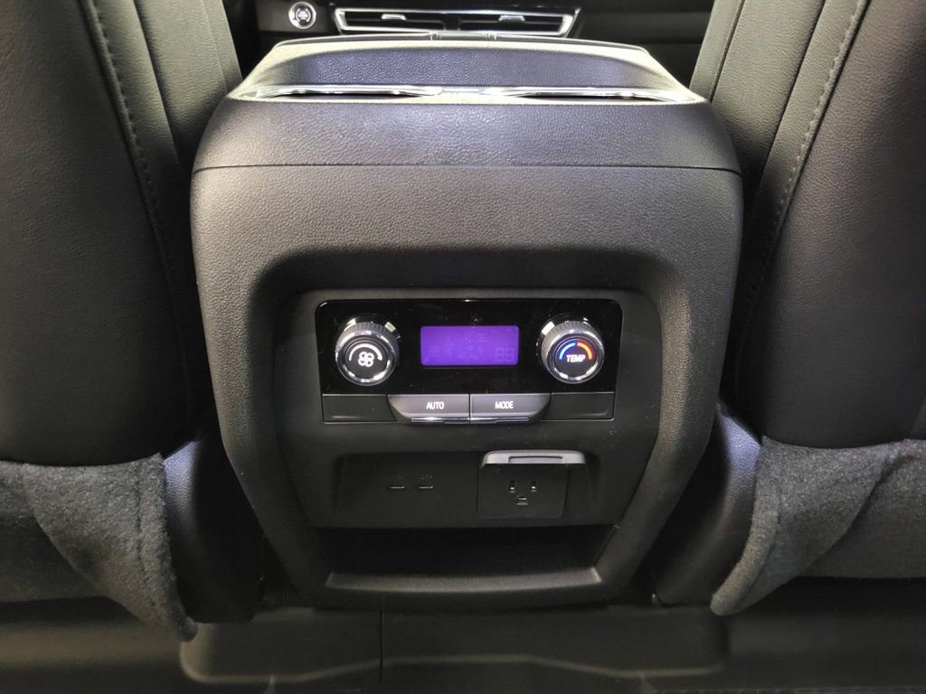 New 2026 Chevrolet Traverse Z71 w/ Driver Confidence Package image 12