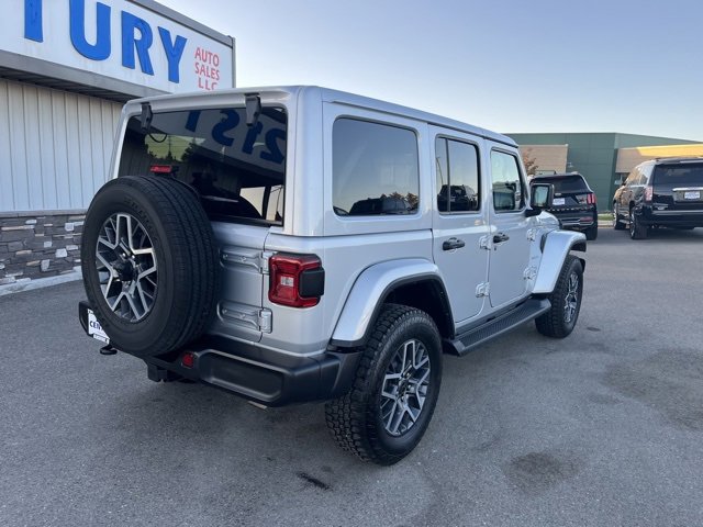 Used 2024 Jeep Wrangler Sahara image 10