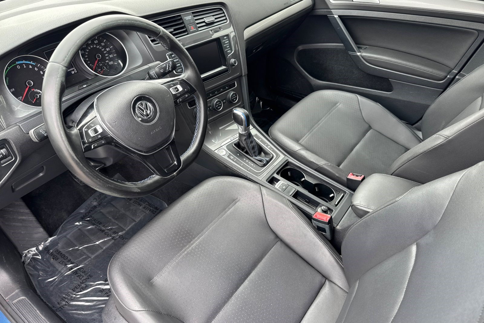 Used 2015 Volkswagen e-Golf SEL Premium FWD image 4