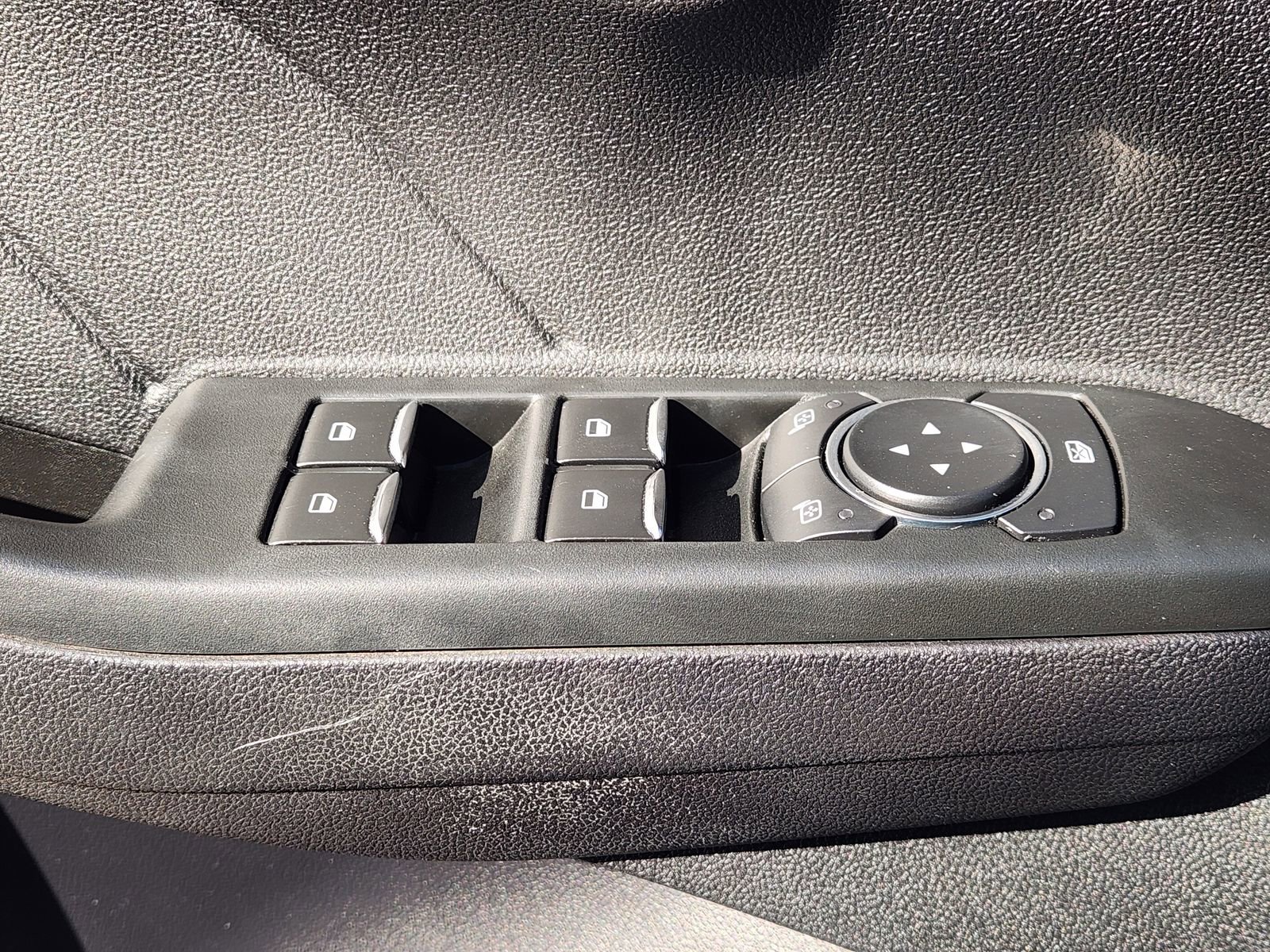 Used 2022 Ford Escape SE image 28