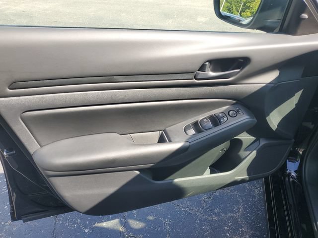 Certified 2025 Nissan Altima 2.5 S FWD image 11
