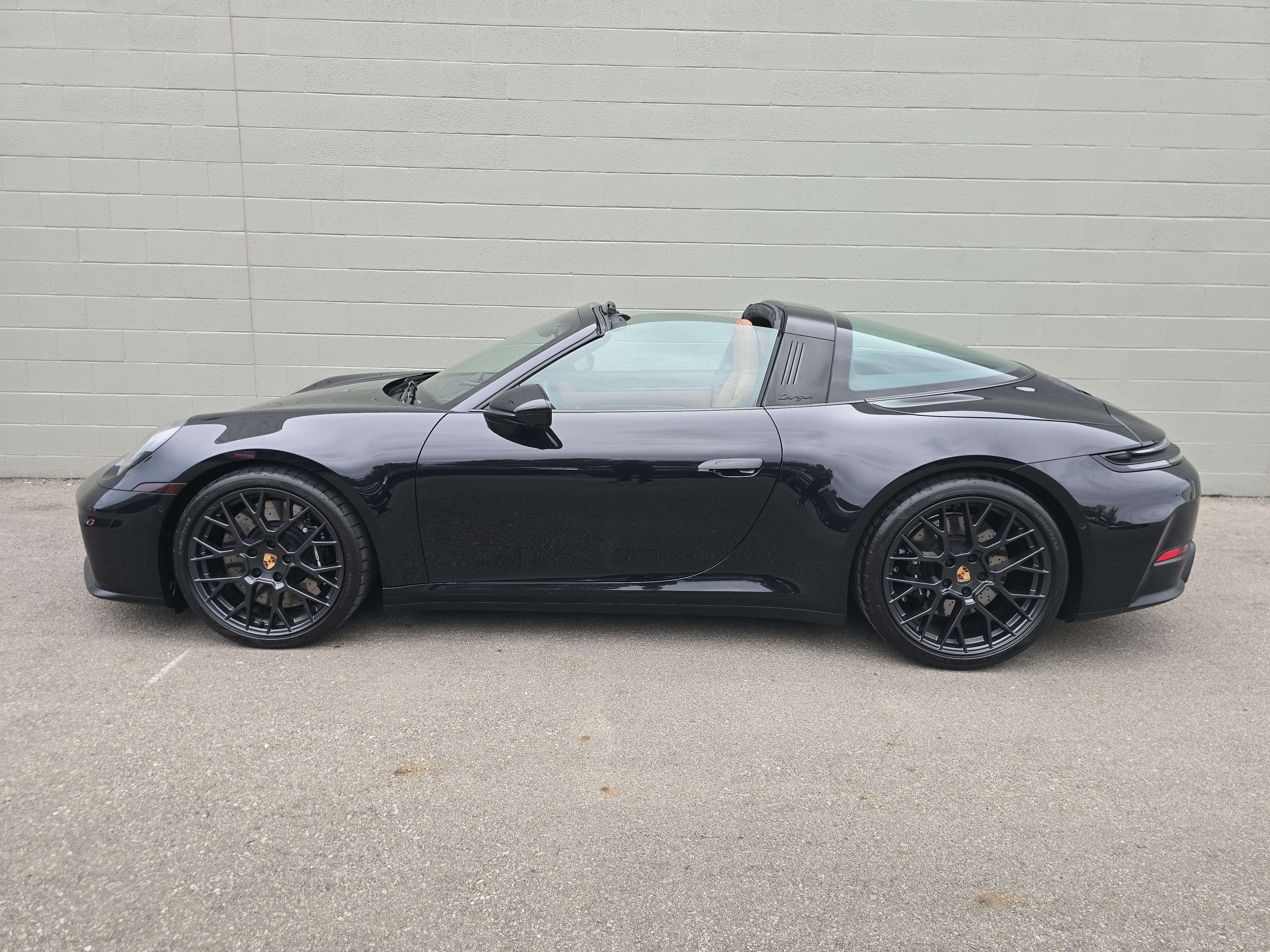 Certified 2025 Porsche 911 Targa 4 GTS AWD/4WD image 2
