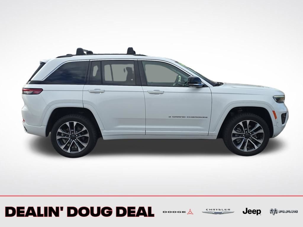 Used 2022 Jeep Grand Cherokee Overland w/ Advanced Protech Group III AWD/4WD image 7