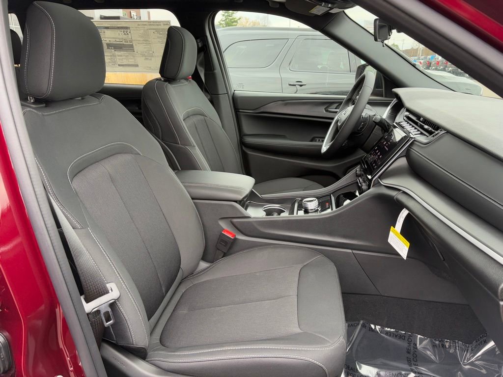 New 2025 Jeep Grand Cherokee Laredo X AWD/4WD image 12
