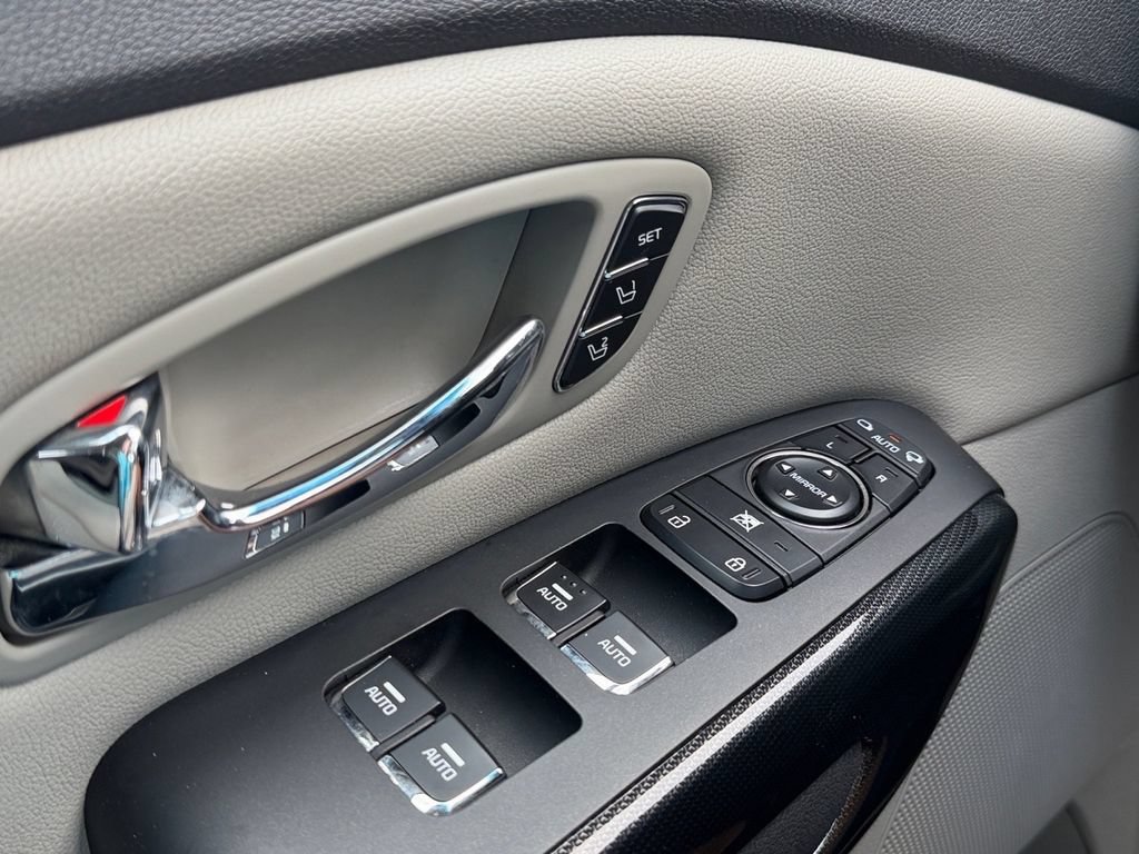 Used 2017 Kia Sedona EX FWD image 23